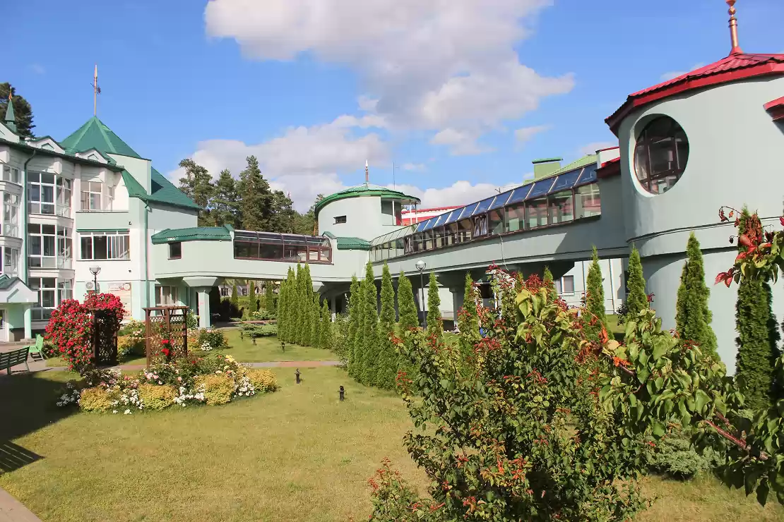 территория санатория Ружанский